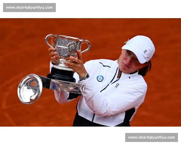 美网风云：斯瓦泰克炮轰用球争议，梅德韦杰夫里程碑，佩古拉法网爆冷，温网外卡揭晓